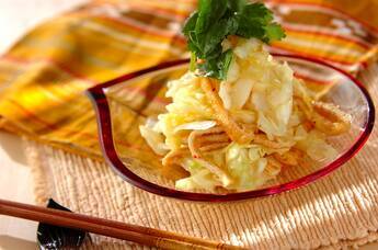 キャベツと油揚げのエスニックサラダ