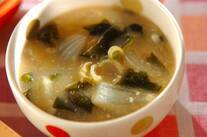 玉ネギとワカメのみそ汁