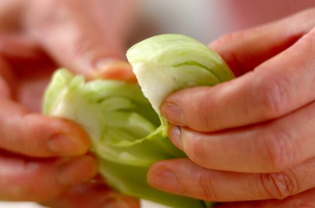 チンゲンサイとアサリの蒸し煮の作り方の手順1