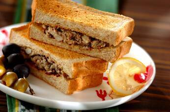 サバ缶のペペロンチーノ風ホットサンド by 山下 和美さん