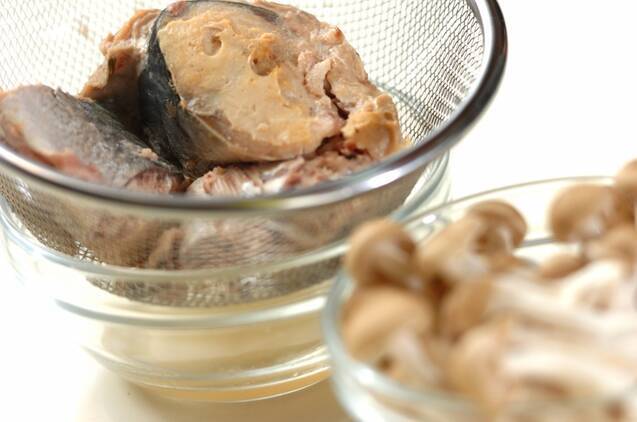 サバ缶のペペロンチーノ風ホットサンド by 山下 和美さんの作り方の手順1