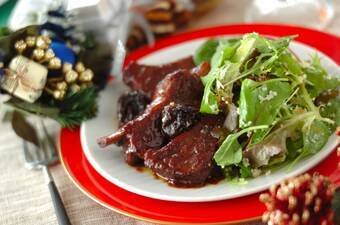 スペアリブ煮込み ベビーリーフとクスクス添え