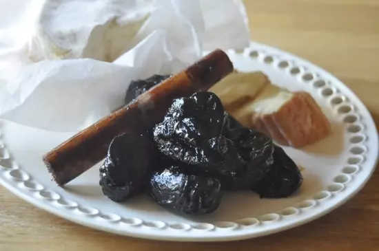 プルーンの赤ワイン煮 レシピ 作り方 E レシピ 料理のプロが作る簡単レシピ