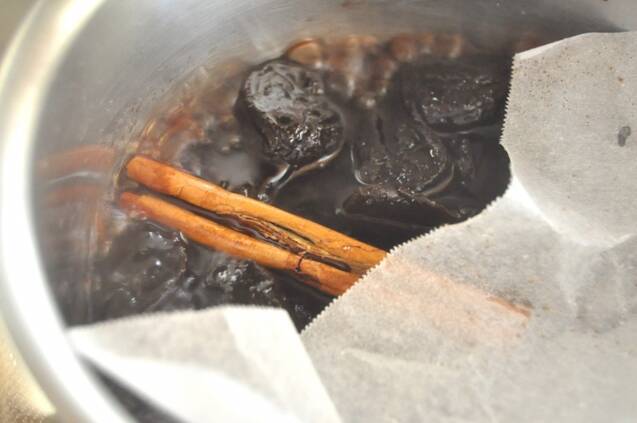 プルーンの赤ワイン煮の作り方の手順1