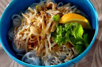 モヤシとザーサイのナムルのフォー