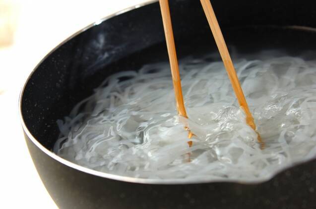 モヤシとザーサイのナムルのフォーの作り方の手順3