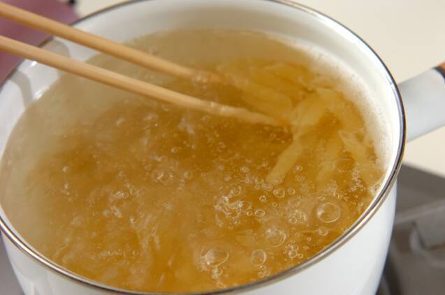 カボチャとカマンベールチーズのペンネの作り方の手順1