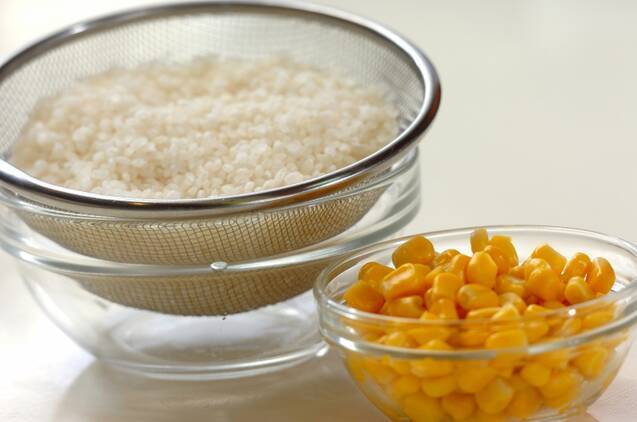 コーンとバターじょうゆのピラフの作り方の手順1