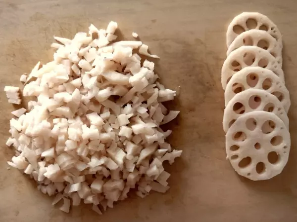 レンコンミートソースのパッケリの下準備2