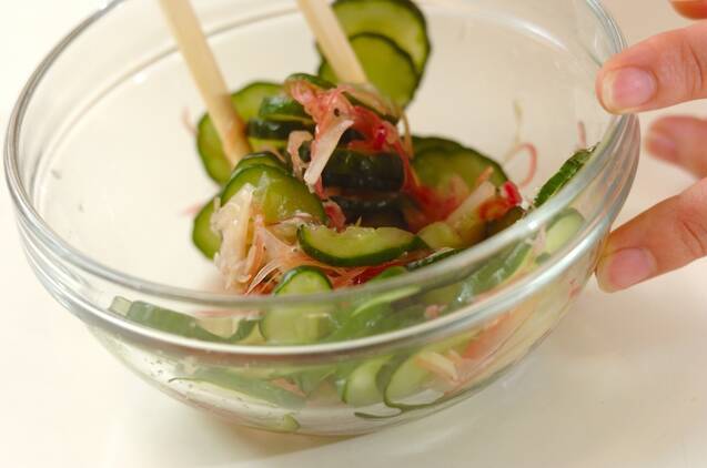 ミョウガとキュウリの酢の物の作り方の手順2
