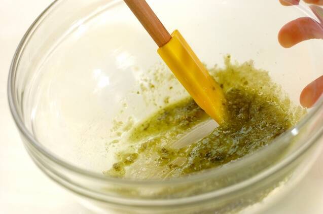 ソースや料理に活躍！バジルチーズ和え 大量消費にも by保田 美幸さんの作り方の手順1