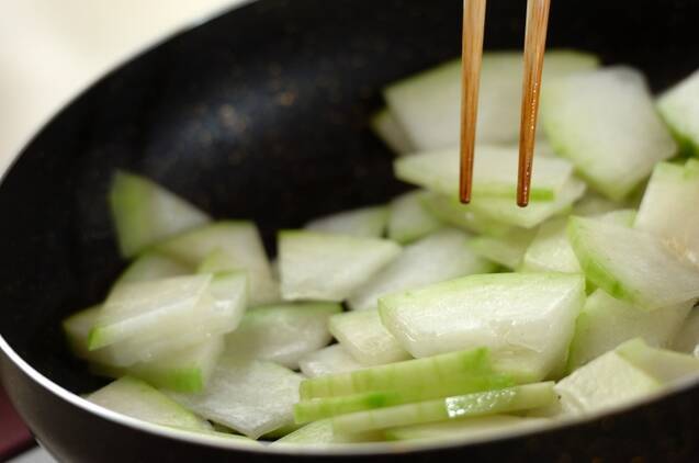 冬瓜と豚肉のショウガ炒めの作り方の手順4