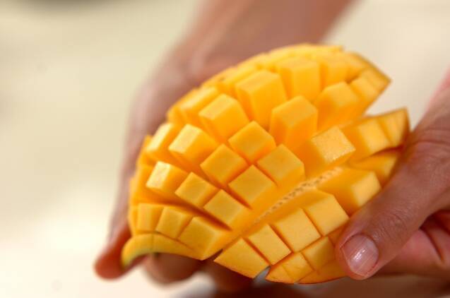 ミルクカンとマンゴーのデザートの作り方の手順1