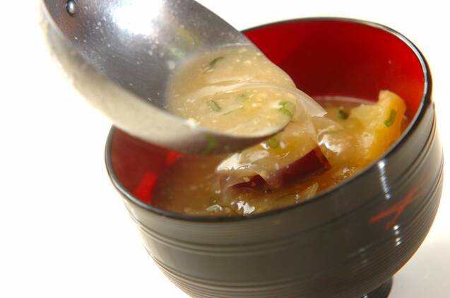 サツマイモと玉ネギのみそ汁の作り方の手順4