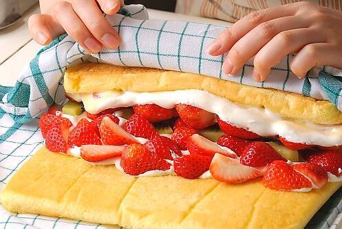 フルーツロールケーキの作り方の手順13