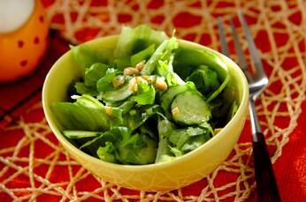 ピーナッツドレッシングのサラダ