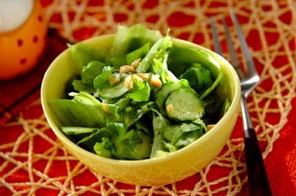 ピーナッツドレッシングのサラダ