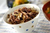 マイタケとゴボウ入りの牛丼