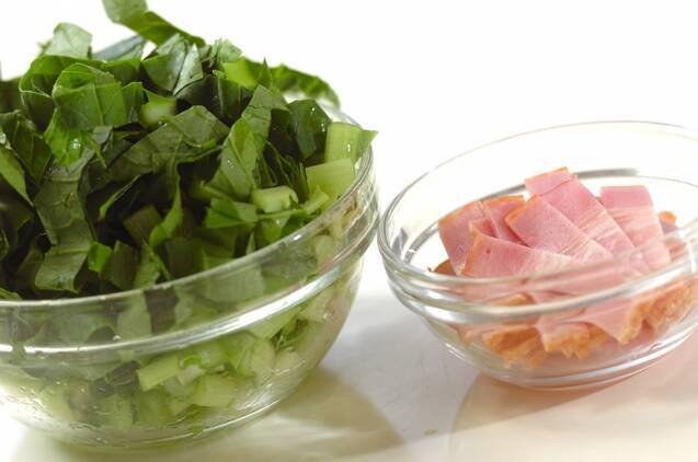 小松菜とベーコンのスープの作り方の手順1