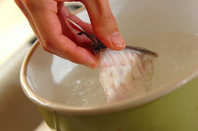 鯛のアラ汁の作り方の手順3