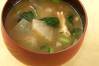 カブと油揚げのみそ汁の作り方の手順