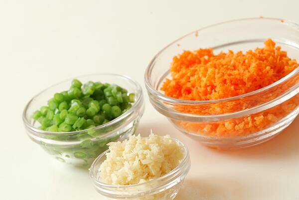 レタスチャーハンの作り方の手順1