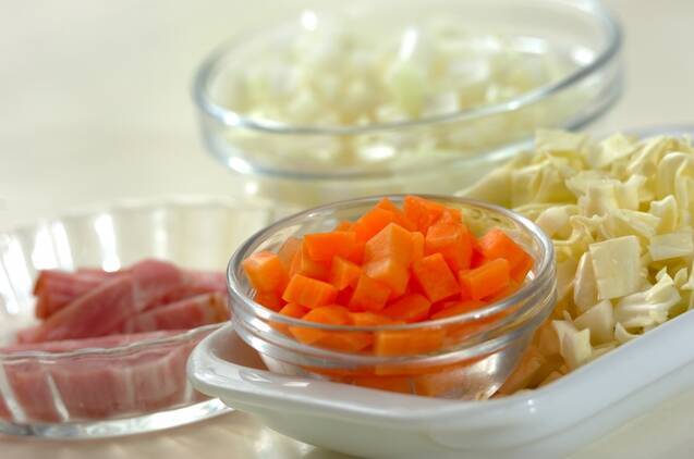 押し麦と野菜のスープの作り方の手順1