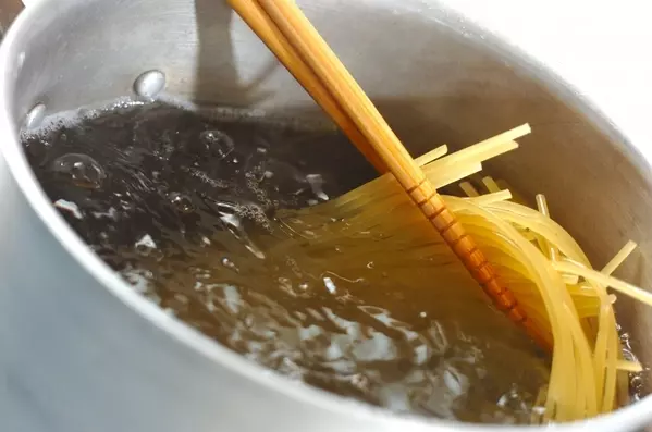 絶品!ジェノベーゼパスタ 生ハムと大葉で手軽に by伊藤 けいこさんの作り方2