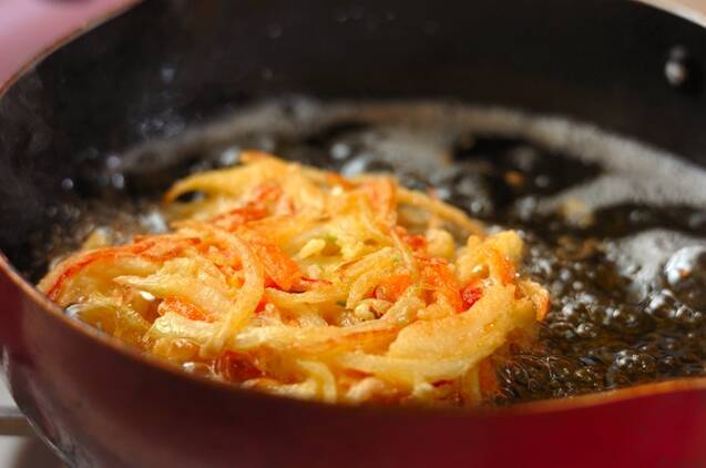 玉ネギのかき揚げの作り方の手順4