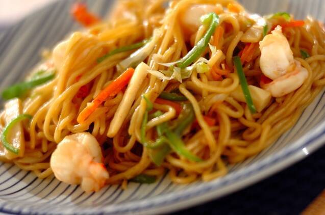 すし酢が味のまとめ役！スパイスしょうゆ焼きそば