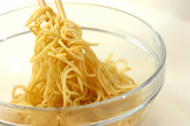 すし酢が味のまとめ役！スパイスしょうゆ焼きそばの作り方の手順2