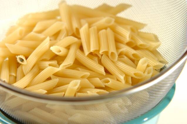 塩サバとトマトソースのペンネグラタンの献立の作り方の手順4