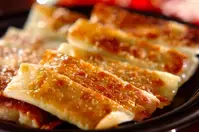 絞り出して作る！　棒餃子