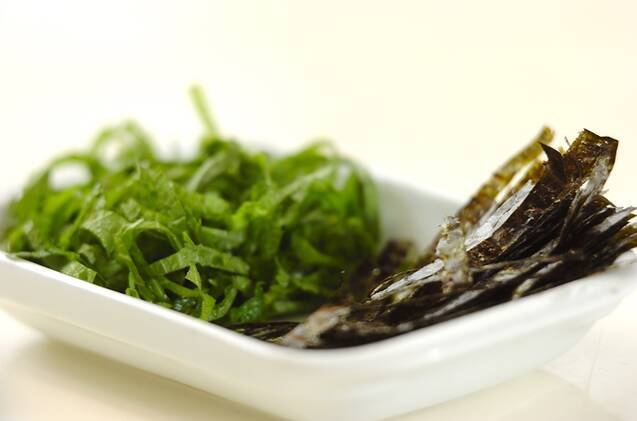 のりと大葉のゴマ油しょうゆ和えの作り方の手順1