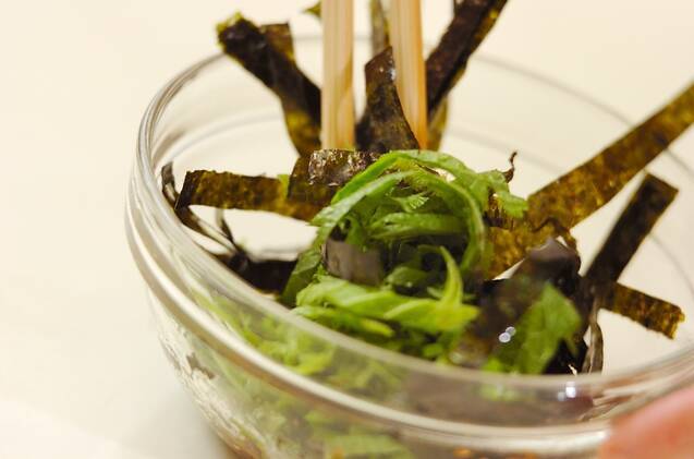 のりと大葉のゴマ油しょうゆ和えの作り方の手順2