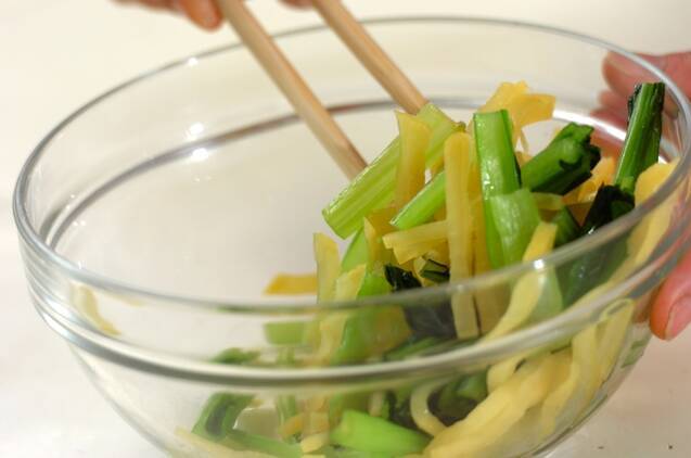 小松菜とたくあん和えの作り方の手順2