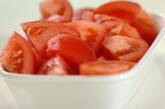 トマトとシラスのポン酢和えの作り方1