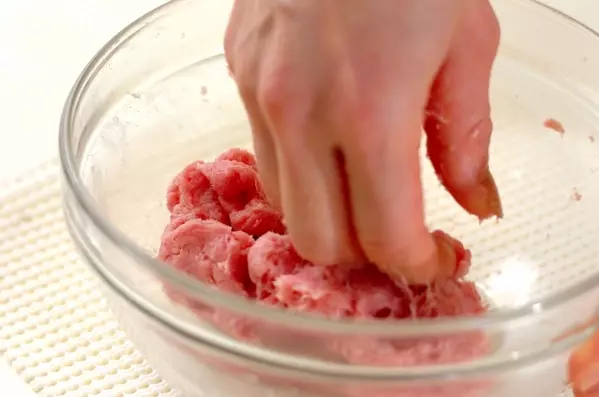 大葉がさわやか!しそ餃子の作り方1