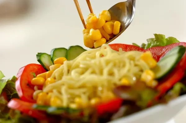 北海道の居酒屋定番!ラーメンサラダの作り方1