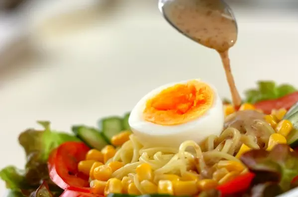 北海道の居酒屋定番!ラーメンサラダの作り方2