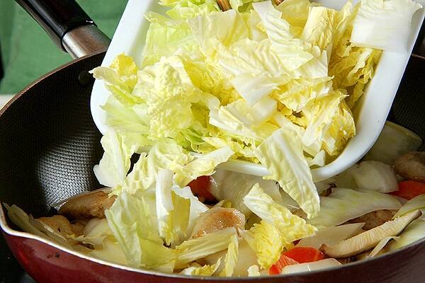 白菜と鶏肉のサッと炒めの作り方の手順8