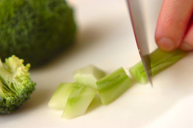 ブロッコリーの卵ソースの作り方の手順1