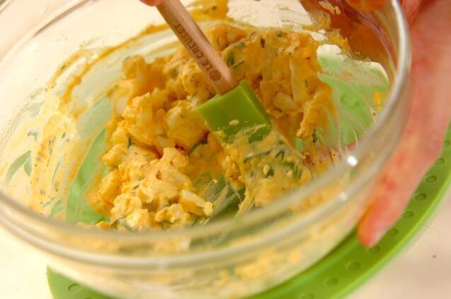 ブロッコリーの卵ソースの作り方の手順4