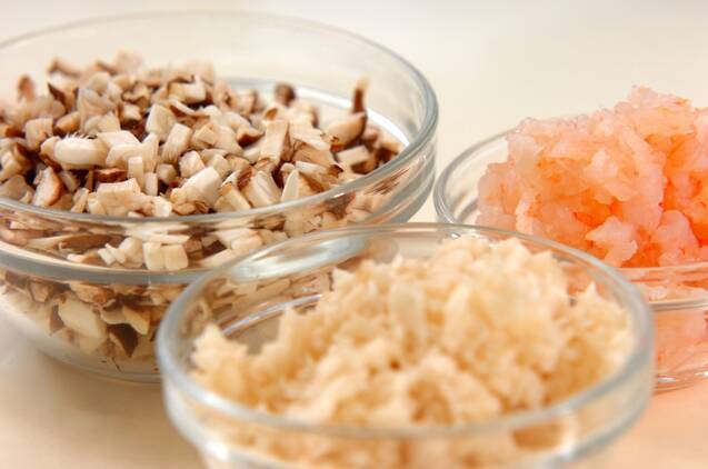 蒸し米エビ入り肉団子の作り方の手順1