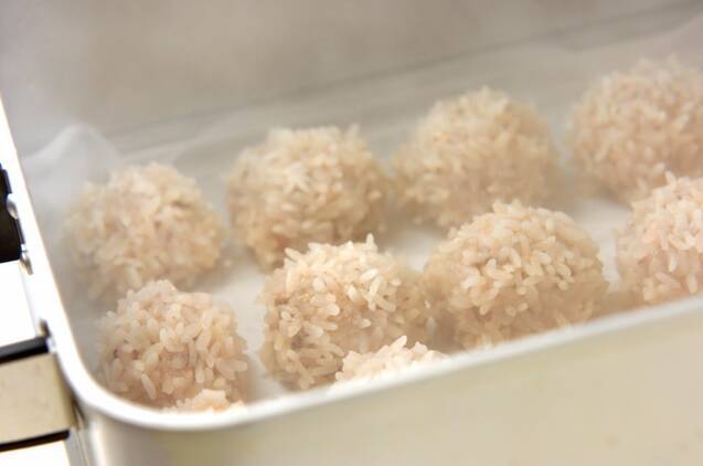 蒸し米エビ入り肉団子の作り方の手順5