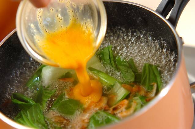チンゲン菜と卵のエスニックスープの作り方の手順3