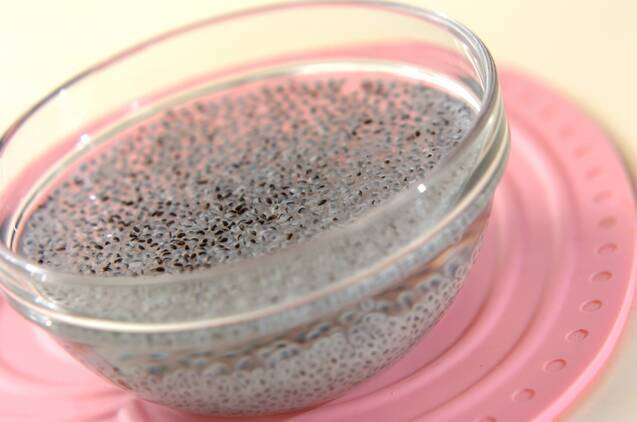 バジルシード入りココナッツの作り方の手順1