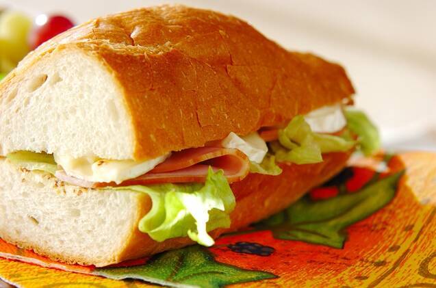 ハムとチーズのバゲットサンド