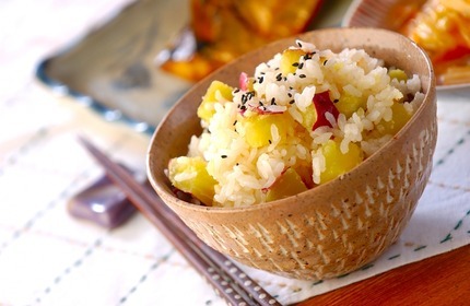 秋の定番さつまいもご飯 炊飯器で簡単シンプル！ほくほく甘い