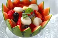 丸ごとスイカのフルーツポンチ